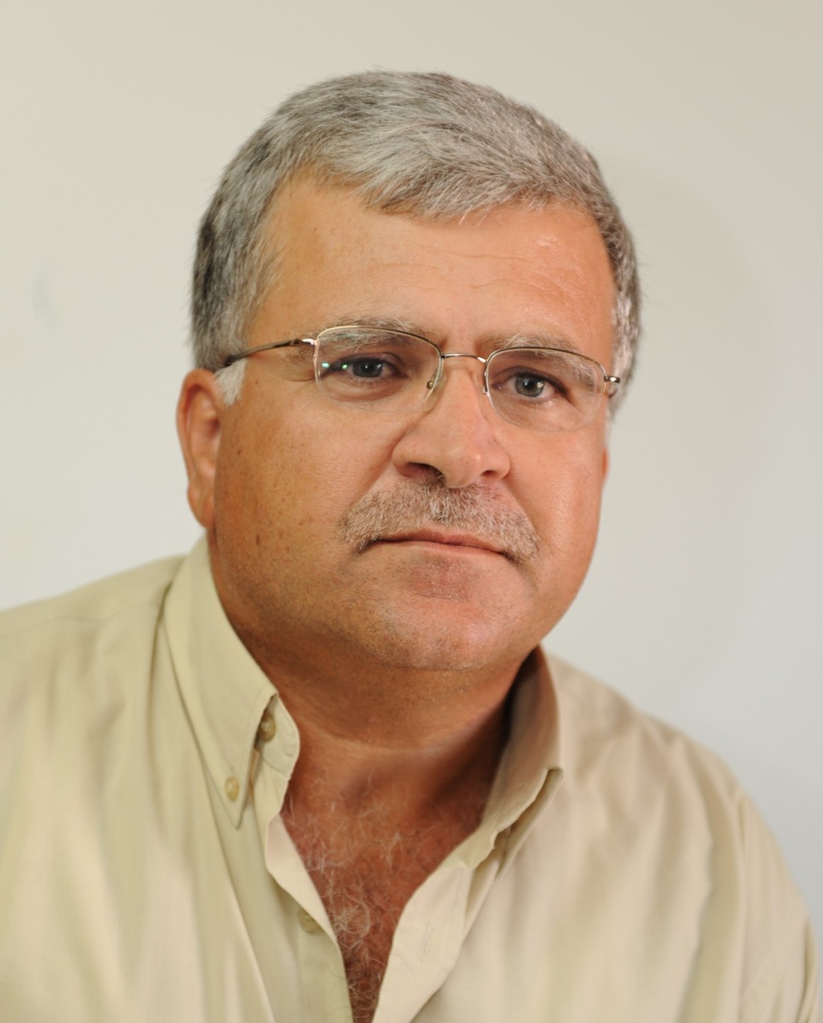 الأخصائي إميل سمعان